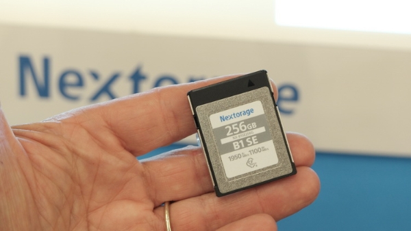 Nextorage-B1-SE-256GB-card.jpg