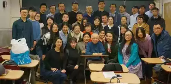 2017年段义孚给在中国访学师生上课后的合影