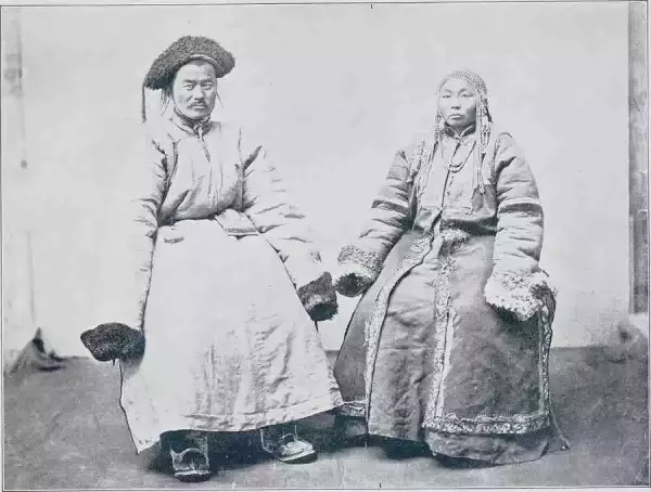 蒙古贵族（山本赞七郎1906年拍摄，现存于东京大学东洋文化研究所）