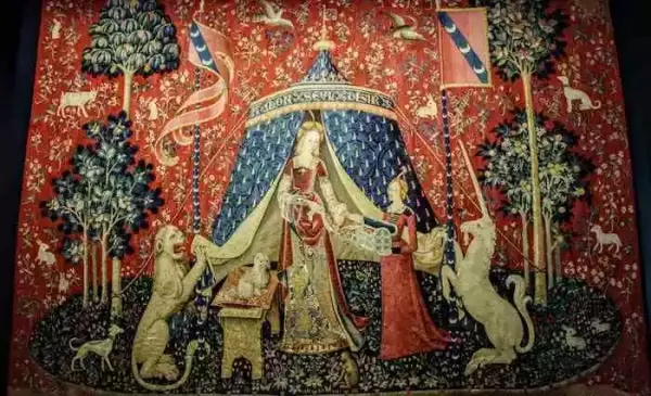巴黎中世纪博物馆所藏中世纪挂毯上的独角兽（试比较第126页）