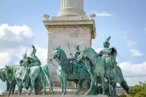 马背上的匈人王阿提拉，动摇了罗马帝国的根基