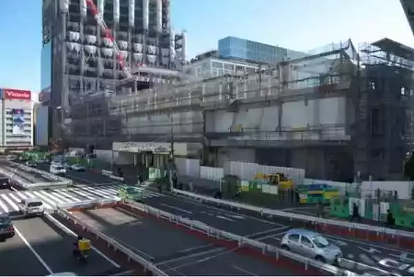 正在改造的新宿车站