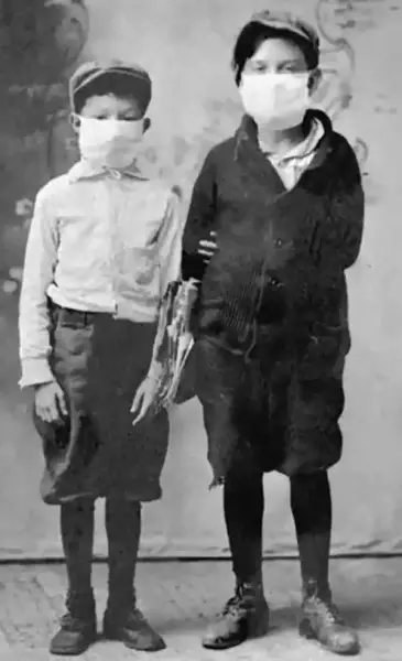 1918大流感期间佩戴口罩的儿童