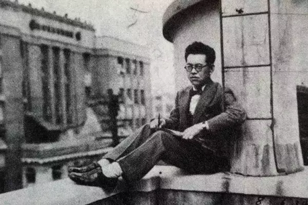 “猥本出版狂”梅原北明（1901—1946），摄于1934年8月6日