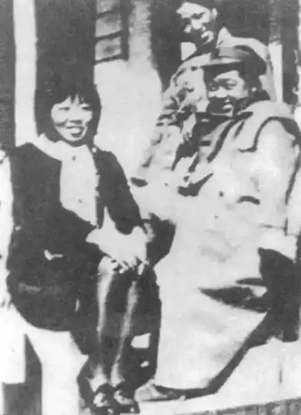 1938年萧红与丁玲在西安