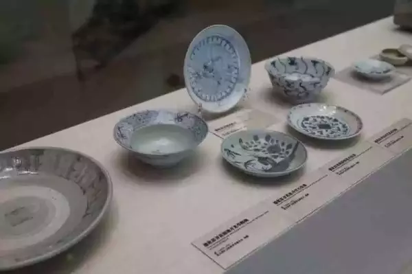 中国航海博物馆首展受赠藏品：从“泰兴号”沉船瓷看起